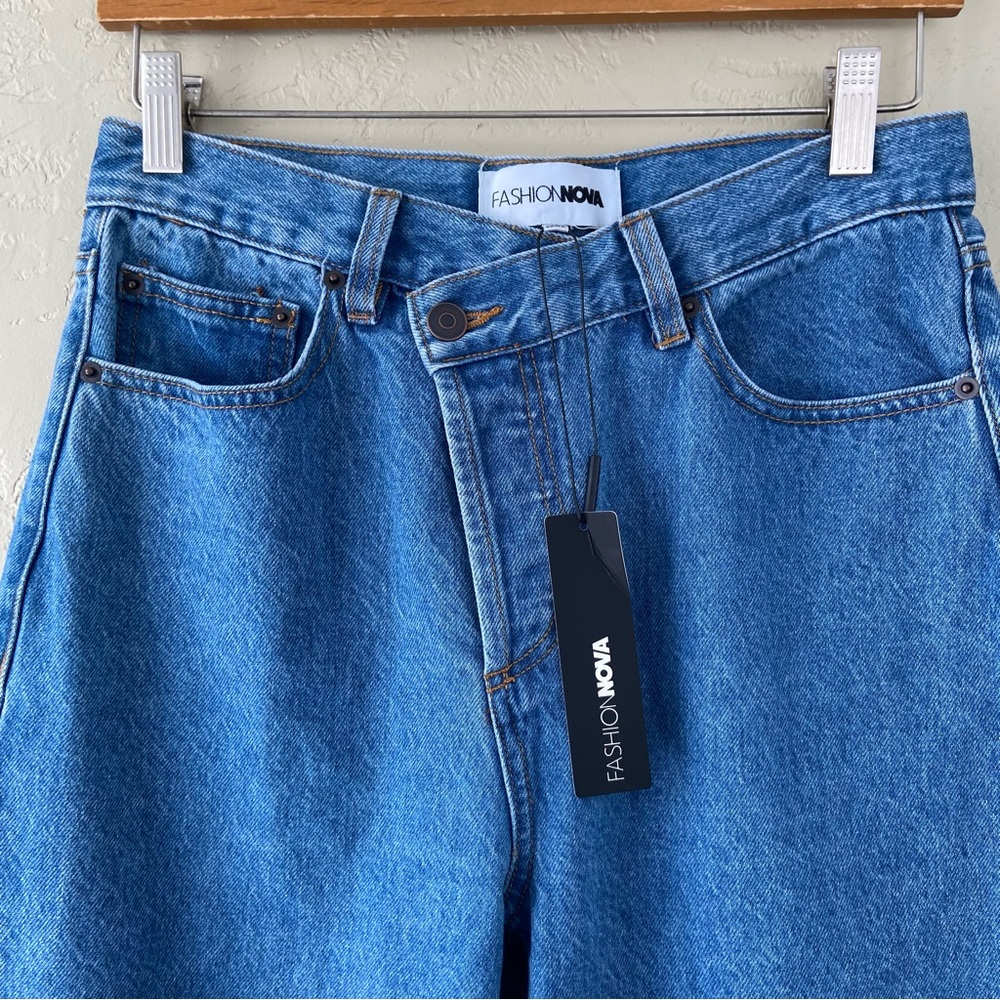 FashionNova Short Inseam Crossover Straight Leg Jeans womens size 3 - NWT - Picture 5 of 8